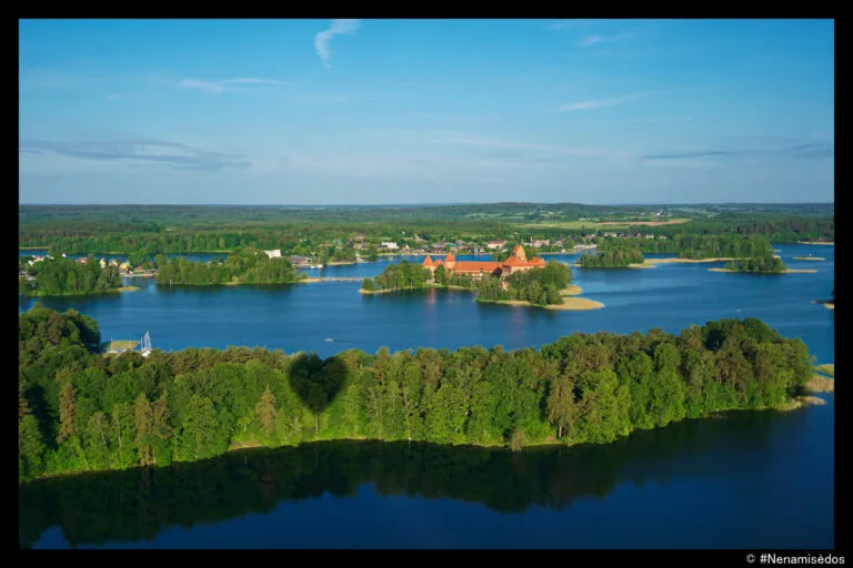 Read more about the article Virš bundančių Trakų debesėliu