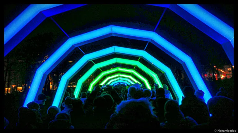 Read more about the article Šviesų užklota, raudonai balta Ryga